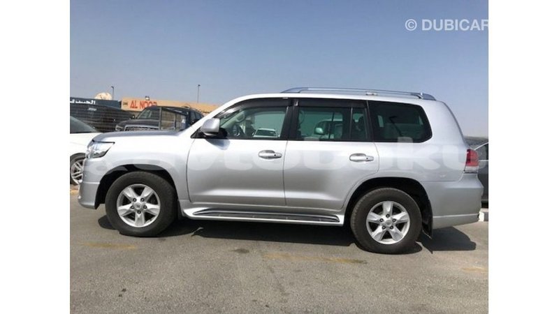 Big with watermark toyota land cruiser abseron import dubai 2662