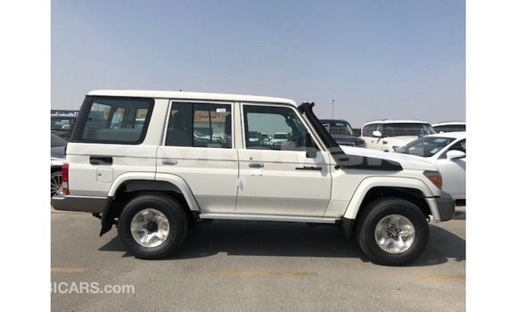 Buy Import Toyota Land Cruiser White Car in Import - Dubai in Abseron Buy Import Toyota Land Cruiser White Car in Import - Dubai in Abseron