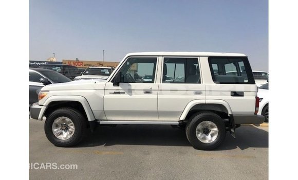 Buy Import Toyota Land Cruiser White Car in Import - Dubai in Abseron Buy Import Toyota Land Cruiser White Car in Import - Dubai in Abseron