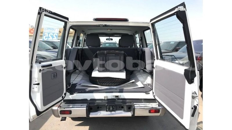 Big with watermark toyota land cruiser abseron import dubai 2667