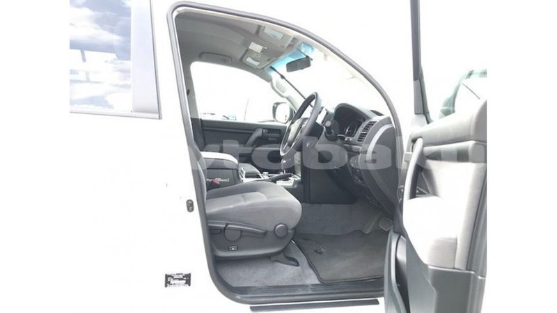 Big with watermark toyota land cruiser abseron import dubai 2668