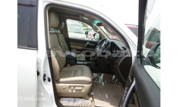 Buy Import Toyota Land Cruiser White Car in Import - Dubai in Abseron Buy Import Toyota Land Cruiser White Car in Import - Dubai in Abseron