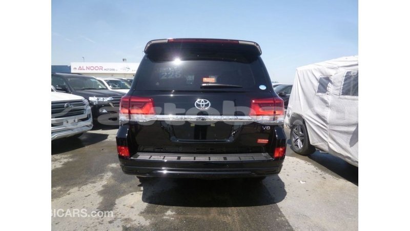 Big with watermark toyota land cruiser abseron import dubai 2673