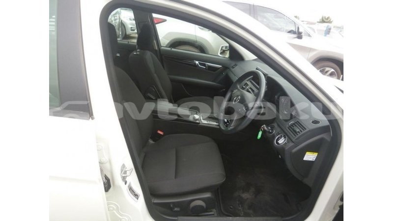 Big with watermark mercedes benz 200 abseron import dubai 2678