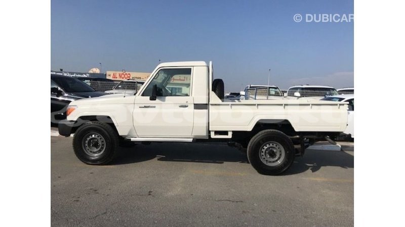 Big with watermark toyota land cruiser abseron import dubai 2698