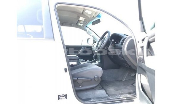 Buy Import Toyota Land Cruiser White Car in Import - Dubai in Abseron Buy Import Toyota Land Cruiser White Car in Import - Dubai in Abseron