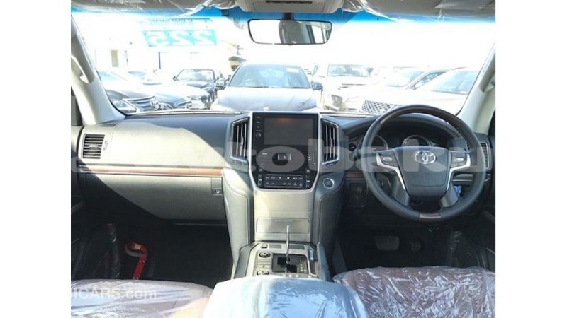 Big with watermark toyota land cruiser abseron import dubai 2727