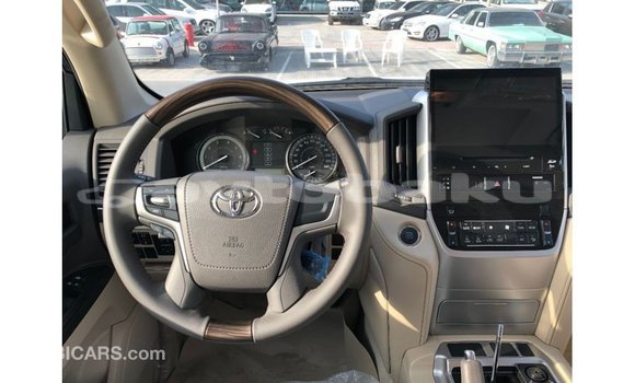 Buy Import Toyota Land Cruiser White Car in Import - Dubai in Abseron Buy Import Toyota Land Cruiser White Car in Import - Dubai in Abseron