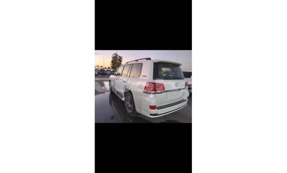 Buy Import Toyota Land Cruiser White Car in Import - Dubai in Abseron Buy Import Toyota Land Cruiser White Car in Import - Dubai in Abseron