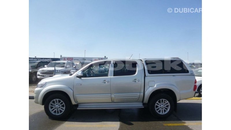 Big with watermark toyota hilux abseron import dubai 3047