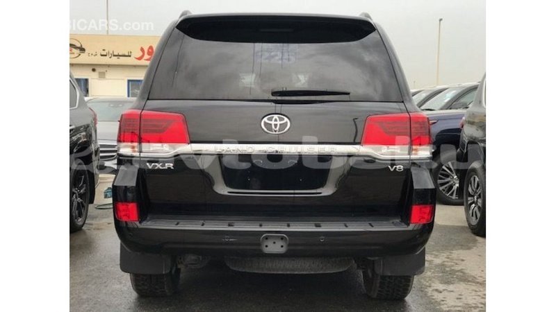 Big with watermark toyota land cruiser abseron import dubai 3117