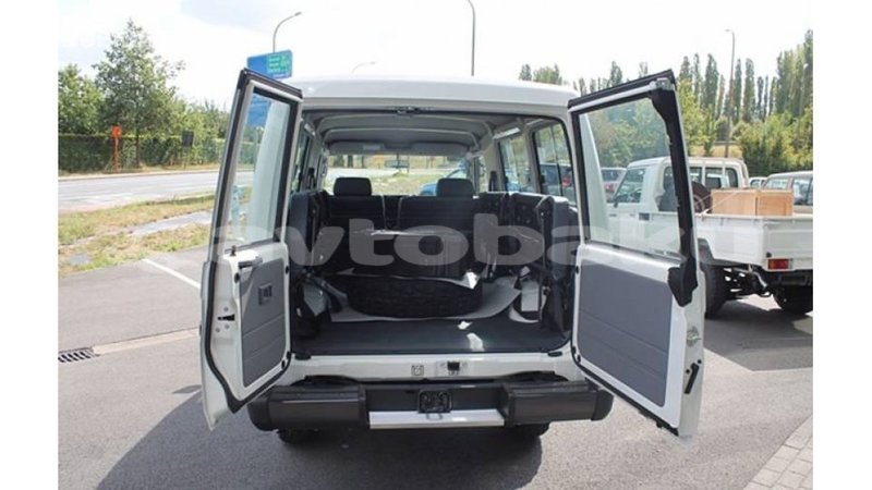 Big with watermark toyota land cruiser abseron import dubai 3150