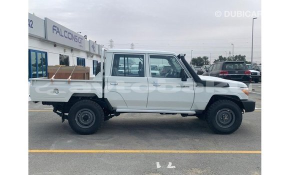 Buy Import Toyota Land Cruiser White Car in Import - Dubai in Abseron Buy Import Toyota Land Cruiser White Car in Import - Dubai in Abseron