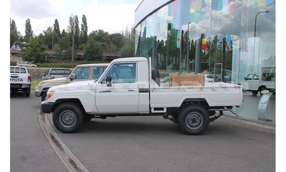 Buy Import Toyota Land Cruiser White Car in Import - Dubai in Abseron Buy Import Toyota Land Cruiser White Car in Import - Dubai in Abseron