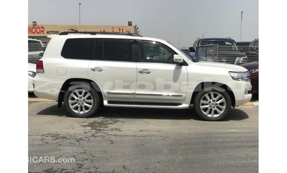 Buy Import Toyota Land Cruiser White Car in Import - Dubai in Abseron Buy Import Toyota Land Cruiser White Car in Import - Dubai in Abseron