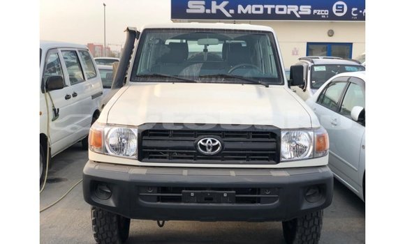 Buy Import Toyota Land Cruiser White Car in Import - Dubai in Abseron
