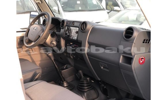 Buy Import Toyota Land Cruiser White Car in Import - Dubai in Abseron Buy Import Toyota Land Cruiser White Car in Import - Dubai in Abseron