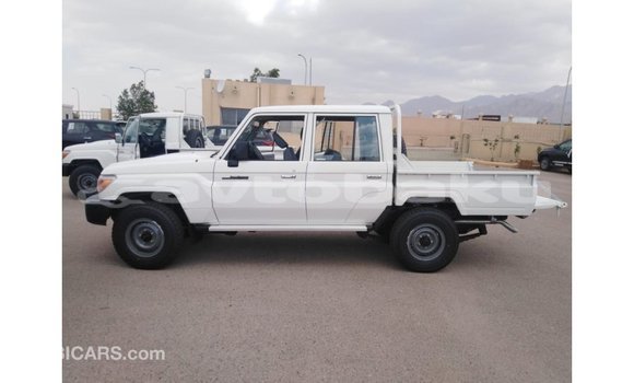 Buy Import Toyota Land Cruiser White Car in Import - Dubai in Abseron Buy Import Toyota Land Cruiser White Car in Import - Dubai in Abseron