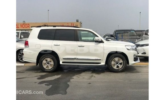 Buy Import Toyota Land Cruiser White Car in Import - Dubai in Abseron Buy Import Toyota Land Cruiser White Car in Import - Dubai in Abseron
