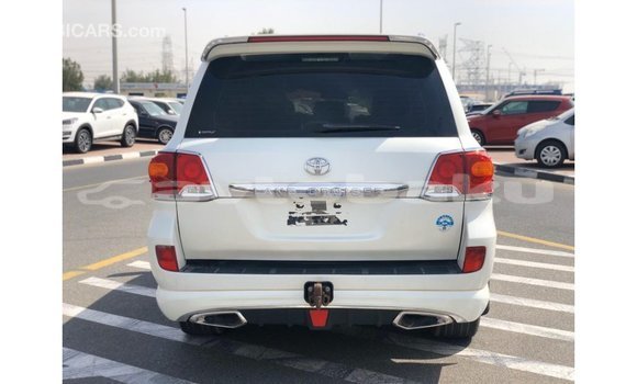 Buy Import Toyota Land Cruiser White Car in Import - Dubai in Abseron Buy Import Toyota Land Cruiser White Car in Import - Dubai in Abseron