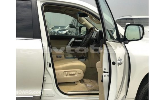 Buy Import Toyota Land Cruiser White Car in Import - Dubai in Abseron Buy Import Toyota Land Cruiser White Car in Import - Dubai in Abseron