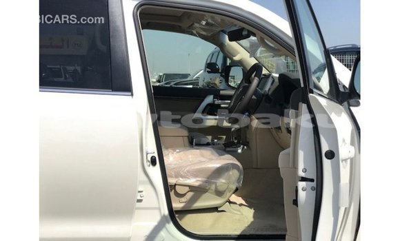 Buy Import Toyota Land Cruiser White Car in Import - Dubai in Abseron Buy Import Toyota Land Cruiser White Car in Import - Dubai in Abseron