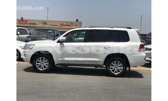 Buy Import Toyota Land Cruiser White Car in Import - Dubai in Abseron Buy Import Toyota Land Cruiser White Car in Import - Dubai in Abseron