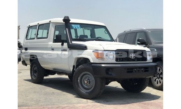 Buy Import Toyota Land Cruiser White Car in Import - Dubai in Abseron