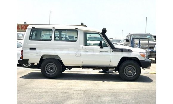 Buy Import Toyota Land Cruiser White Car in Import - Dubai in Abseron Buy Import Toyota Land Cruiser White Car in Import - Dubai in Abseron