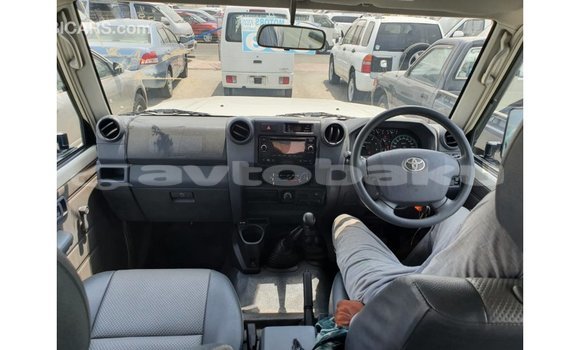 Buy Import Toyota Land Cruiser White Car in Import - Dubai in Abseron Buy Import Toyota Land Cruiser White Car in Import - Dubai in Abseron