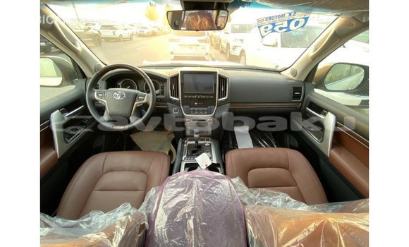 Buy Import Toyota Land Cruiser White Car in Import - Dubai in Abseron Buy Import Toyota Land Cruiser White Car in Import - Dubai in Abseron