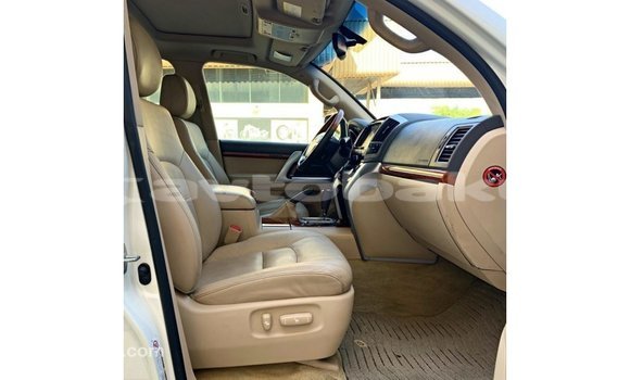 Buy Import Toyota Land Cruiser White Car in Import - Dubai in Abseron Buy Import Toyota Land Cruiser White Car in Import - Dubai in Abseron