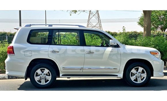 Buy Import Toyota Land Cruiser White Car in Import - Dubai in Abseron Buy Import Toyota Land Cruiser White Car in Import - Dubai in Abseron