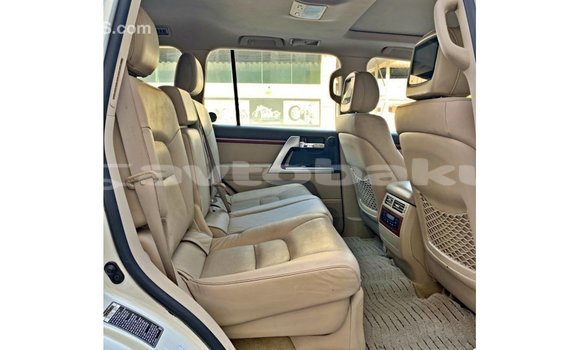 Buy Import Toyota Land Cruiser White Car in Import - Dubai in Abseron Buy Import Toyota Land Cruiser White Car in Import - Dubai in Abseron