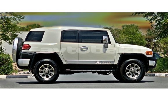 Buy Import Toyota FJ Cruiser White Car in Import - Dubai in Abseron Buy Import Toyota FJ Cruiser White Car in Import - Dubai in Abseron