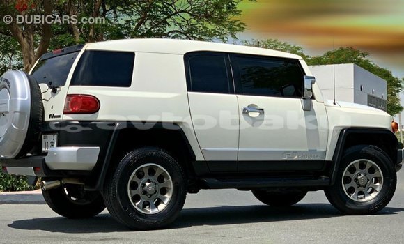 Buy Import Toyota FJ Cruiser White Car in Import - Dubai in Abseron Buy Import Toyota FJ Cruiser White Car in Import - Dubai in Abseron