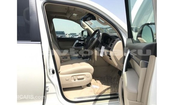 Buy Import Toyota Land Cruiser White Car in Import - Dubai in Abseron Buy Import Toyota Land Cruiser White Car in Import - Dubai in Abseron