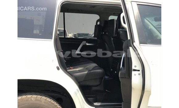 Buy Import Toyota Land Cruiser White Car in Import - Dubai in Abseron Buy Import Toyota Land Cruiser White Car in Import - Dubai in Abseron