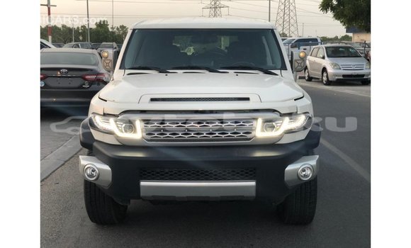 Buy Import Toyota FJ Cruiser White Car in Import - Dubai in Abseron Buy Import Toyota FJ Cruiser White Car in Import - Dubai in Abseron