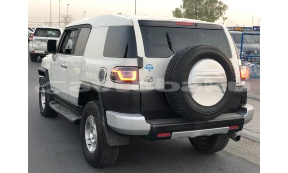 Buy Import Toyota FJ Cruiser White Car in Import - Dubai in Abseron Buy Import Toyota FJ Cruiser White Car in Import - Dubai in Abseron