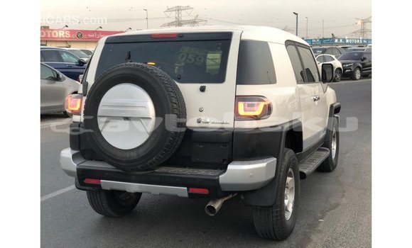 Buy Import Toyota FJ Cruiser White Car in Import - Dubai in Abseron Buy Import Toyota FJ Cruiser White Car in Import - Dubai in Abseron
