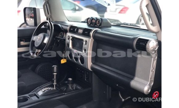 Buy Import Toyota FJ Cruiser White Car in Import - Dubai in Abseron Buy Import Toyota FJ Cruiser White Car in Import - Dubai in Abseron
