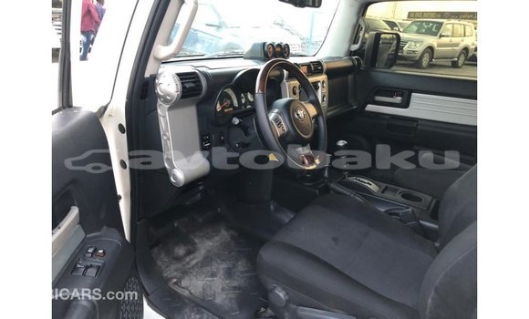 Buy Import Toyota FJ Cruiser White Car in Import - Dubai in Abseron Buy Import Toyota FJ Cruiser White Car in Import - Dubai in Abseron