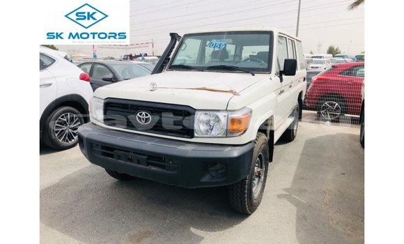 Buy Import Toyota Land Cruiser White Car in Import - Dubai in Abseron