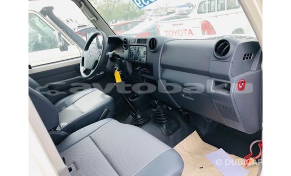 Buy Import Toyota Land Cruiser White Car in Import - Dubai in Abseron Buy Import Toyota Land Cruiser White Car in Import - Dubai in Abseron