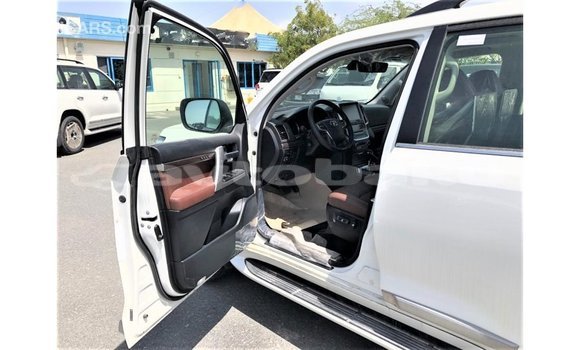 Buy Import Toyota Land Cruiser White Car in Import - Dubai in Abseron Buy Import Toyota Land Cruiser White Car in Import - Dubai in Abseron