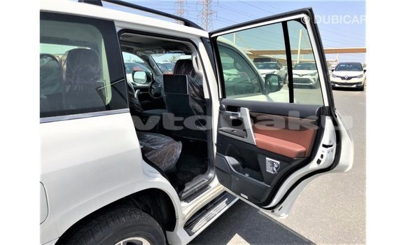 Buy Import Toyota Land Cruiser White Car in Import - Dubai in Abseron Buy Import Toyota Land Cruiser White Car in Import - Dubai in Abseron