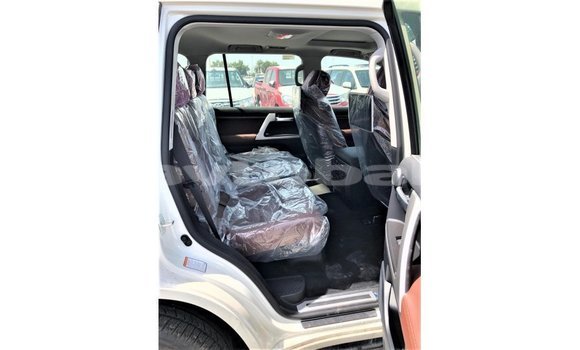 Buy Import Toyota Land Cruiser White Car in Import - Dubai in Abseron Buy Import Toyota Land Cruiser White Car in Import - Dubai in Abseron