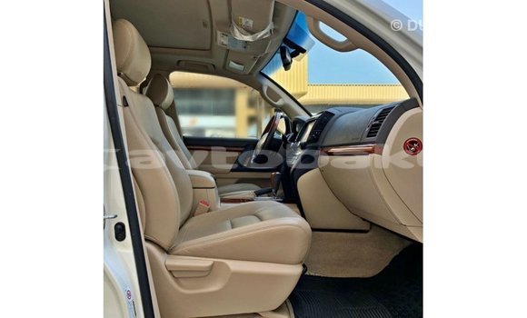 Buy Import Toyota Land Cruiser White Car in Import - Dubai in Abseron Buy Import Toyota Land Cruiser White Car in Import - Dubai in Abseron