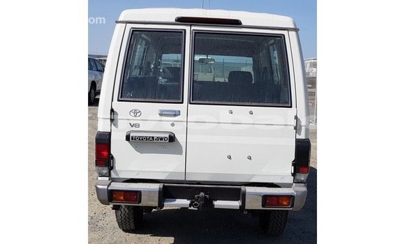 Buy Import Toyota Land Cruiser White Car in Import - Dubai in Abseron Buy Import Toyota Land Cruiser White Car in Import - Dubai in Abseron
